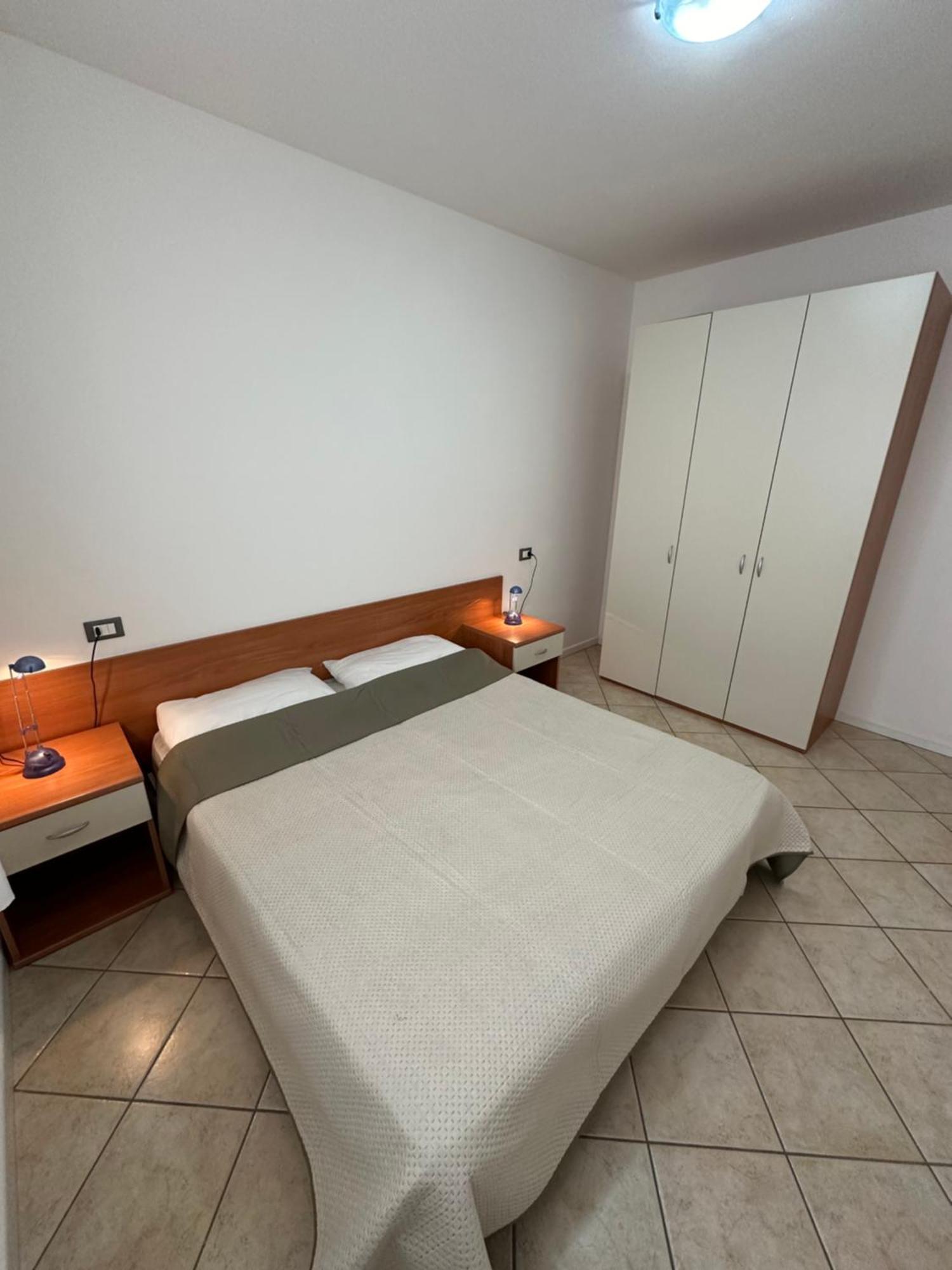 Residence Stefania Appartamenti Piano Terra - Agenzia Cocal Каорле Екстериор снимка